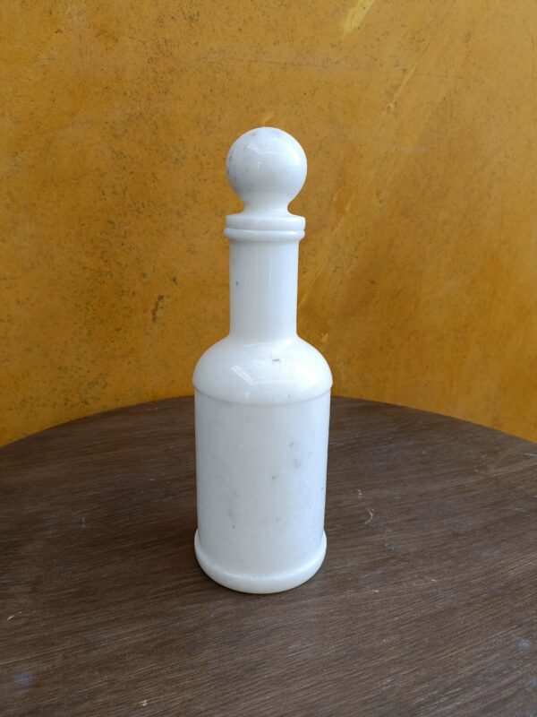 10 Inch Height Handmade Decorative White Marble Wine Bottle for Home Festival Office Use