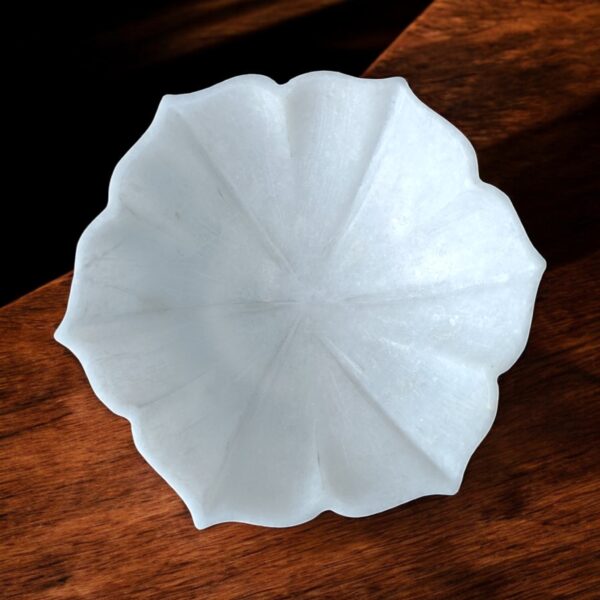 Decorative 6 Inch White Marble Ribbed Wave Ruffle Bowl Fruit Bowl for Home Decor For Housewarming Gift