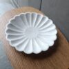 Decorative 10 Inch Floral Shape White Marble Ribbed Wave Ruffle Plate Fruit Plate for Home Decor For Housewarming Gift - Image 2