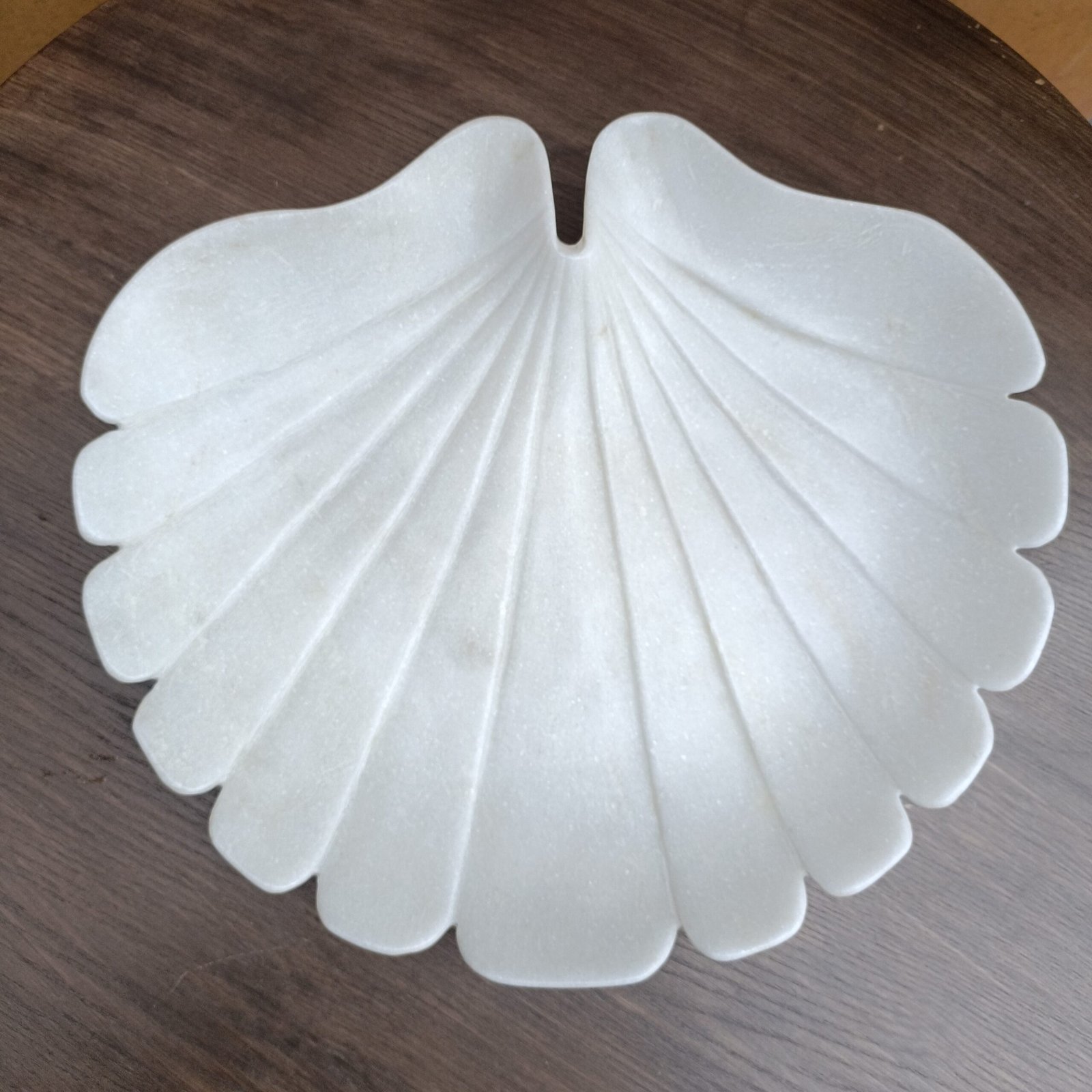 Leaf-Shape White Marble Ruffle Bowl – 14 Inch - Image 3
