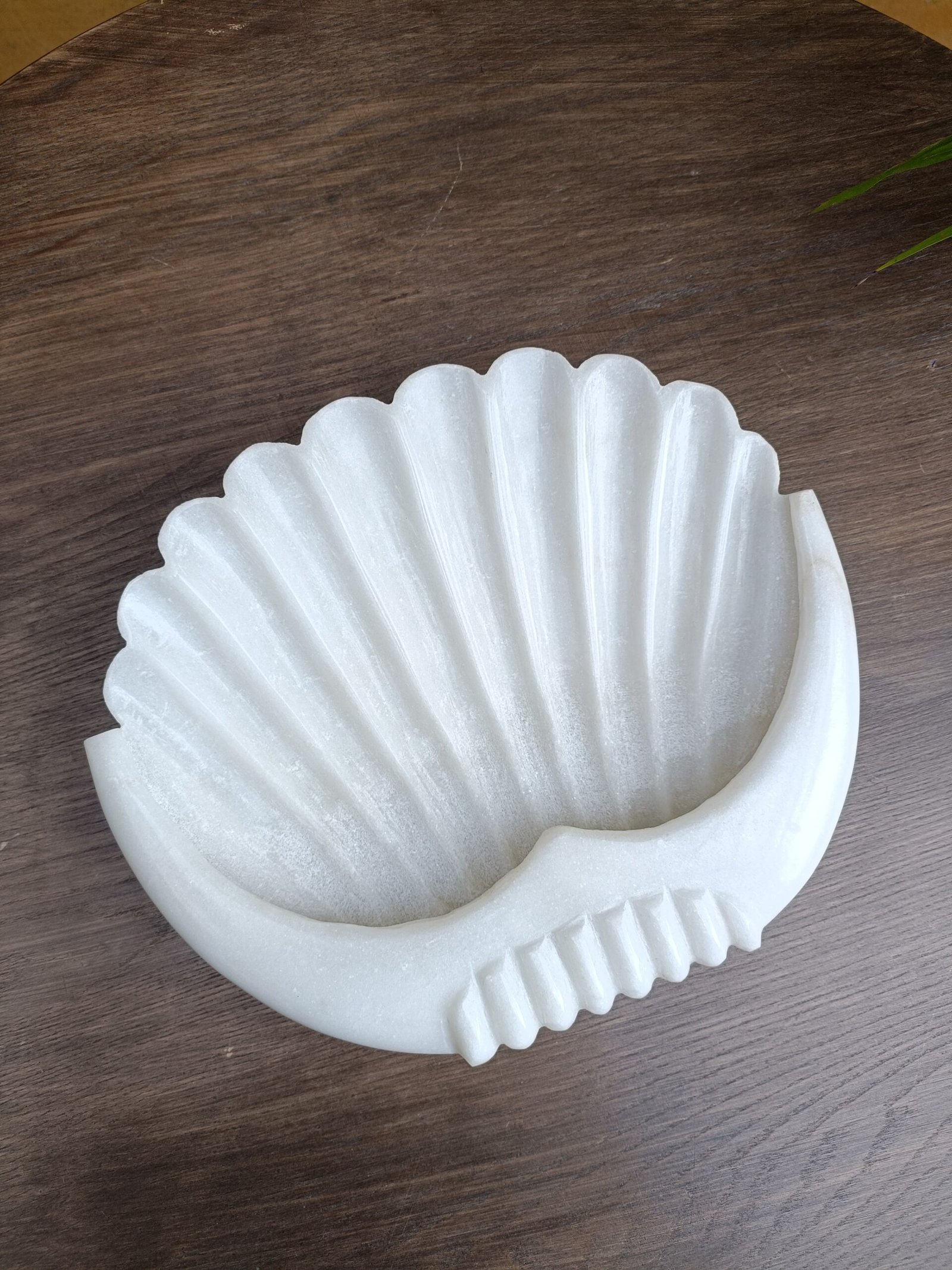 Shell-Shape White Marble Ruffle Serving Bowl – 12×10 Inch - Image 2