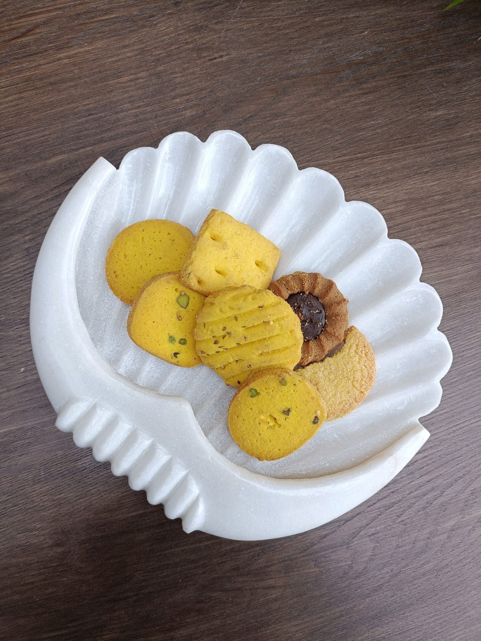 Shell-Shape White Marble Ruffle Serving Bowl – 12×10 Inch