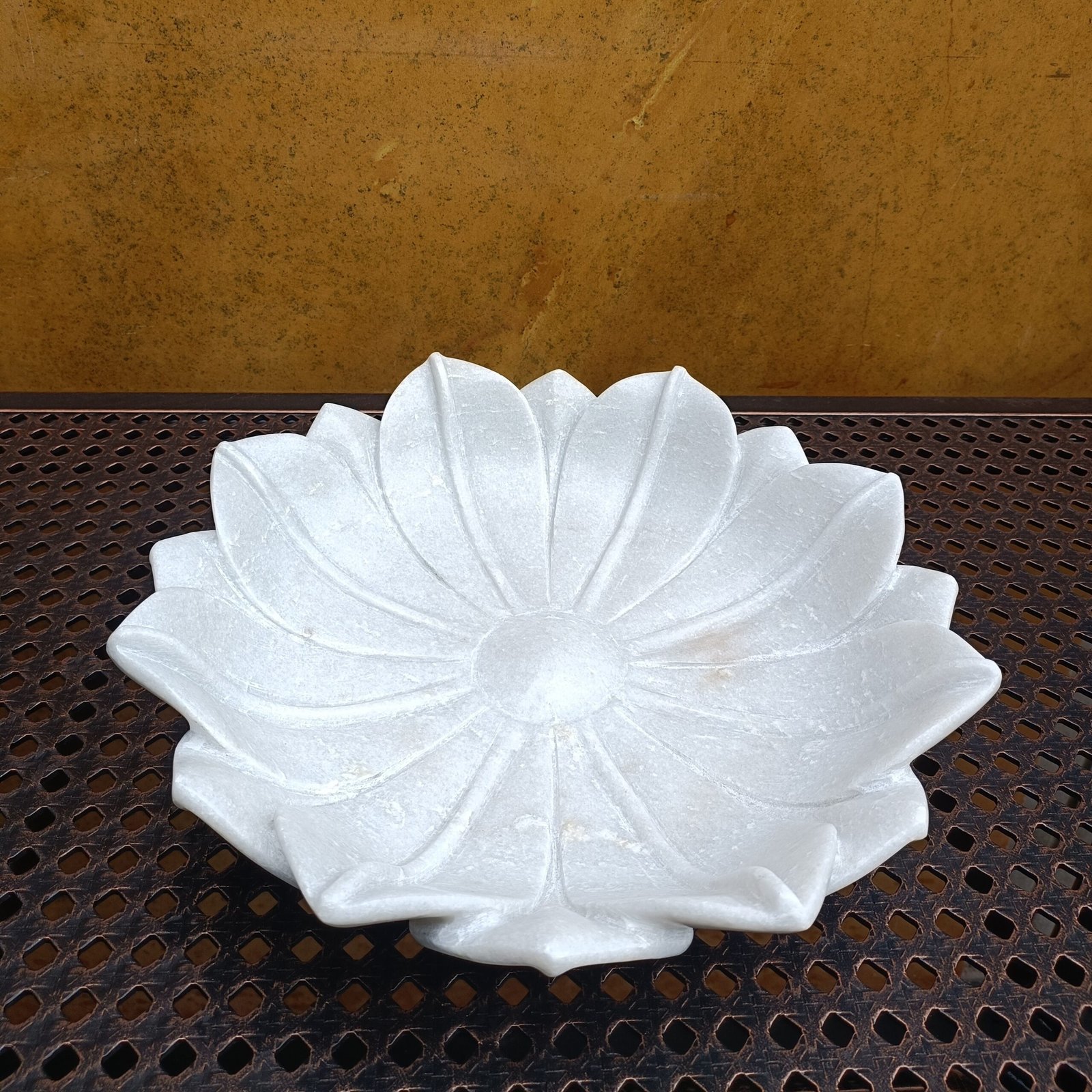 White Marble Ribbed Ruffle Wave Bowl – 12 Inch Fruit Bowl