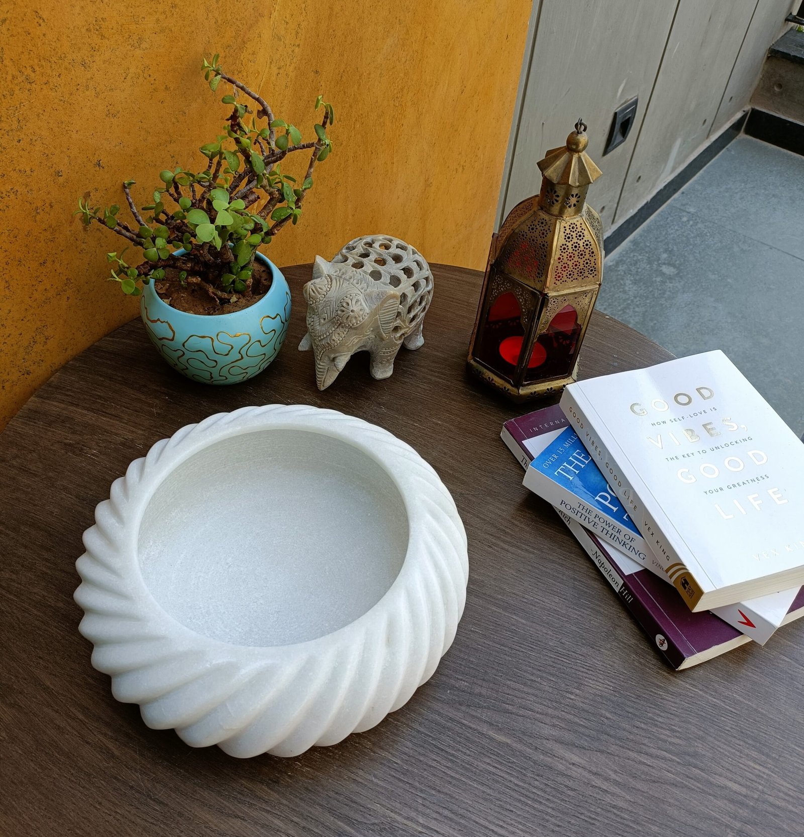 White Swirl Ribbed Marble Scalloped Petal Bowl - 9 Inch - Image 5