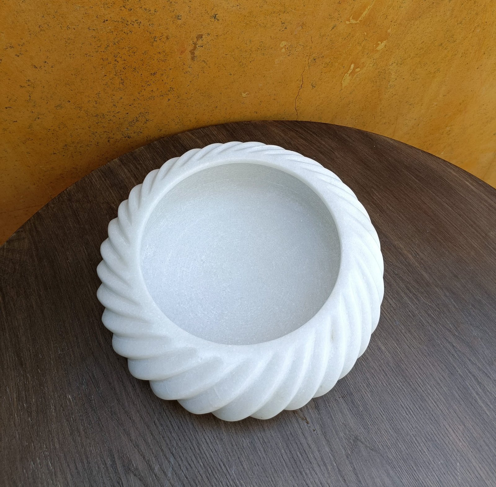 White Swirl Ribbed Marble Scalloped Petal Bowl - 9 Inch - Image 2