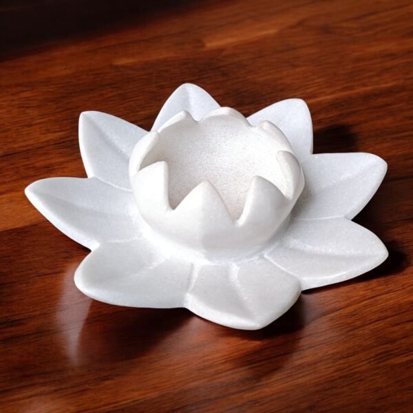 Antique-vase-with-indigenous-pattern-scaled