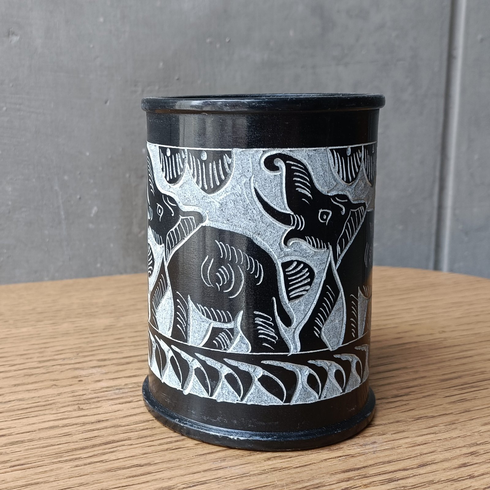 Hand Carved Black Marble Candle Stand – 3×4 Inch - Image 4