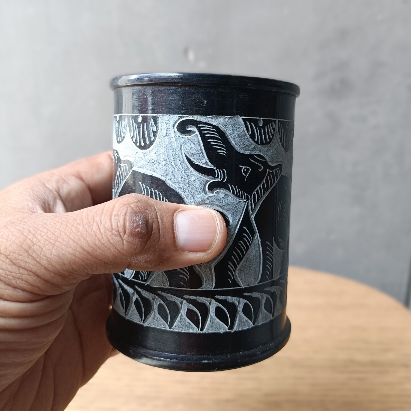 Hand Carved Black Marble Candle Stand – 3×4 Inch - Image 2