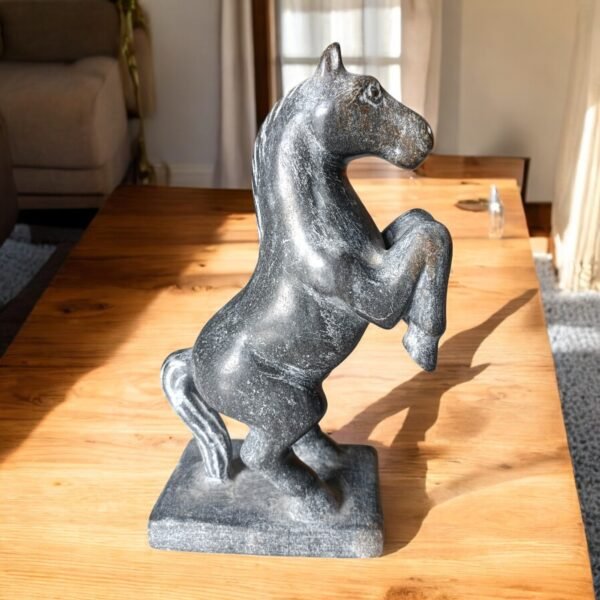 Black-Marble-Horse Black-Marble-Horse