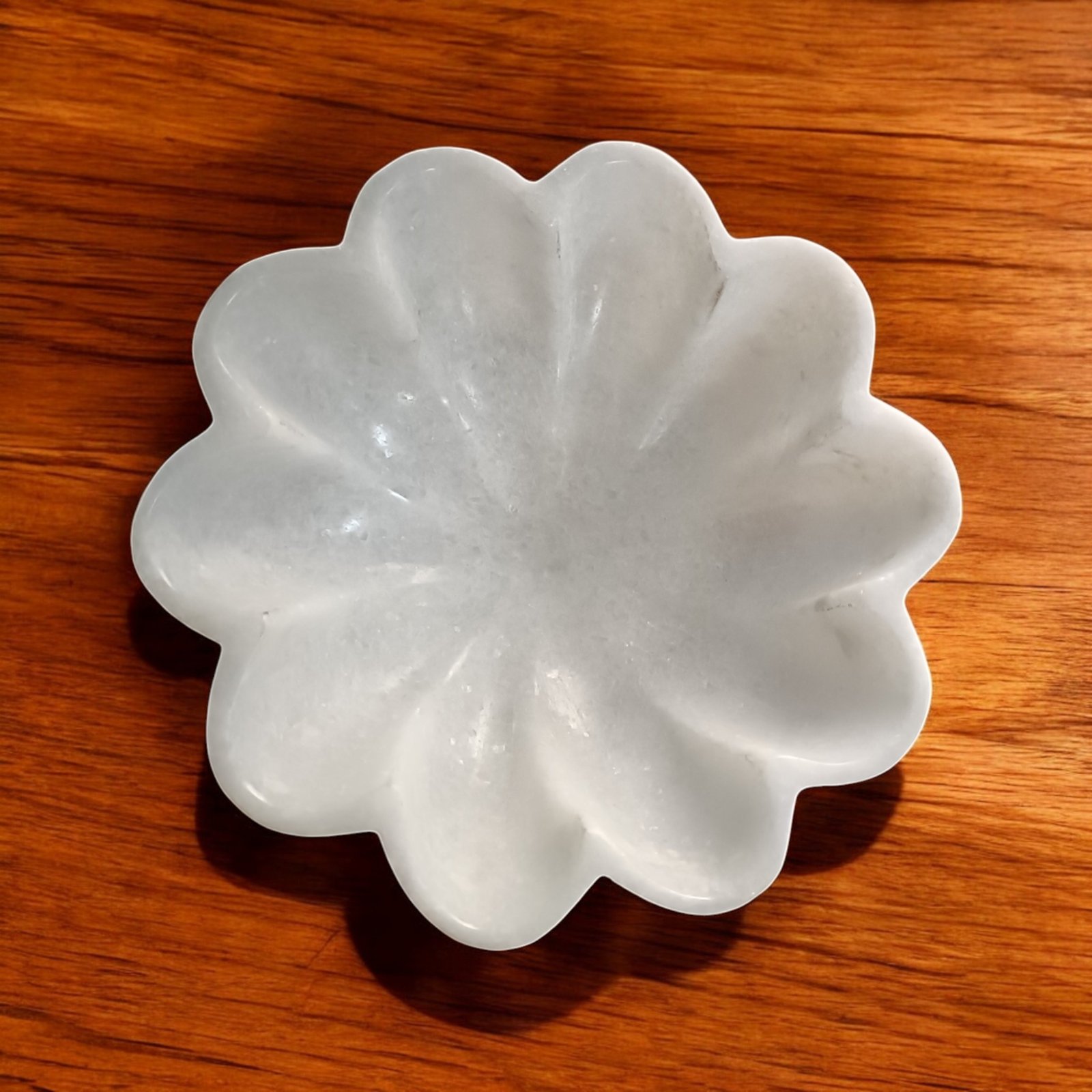 Snow White Petal-Edge Marble Floral Bowl - 6 Inch