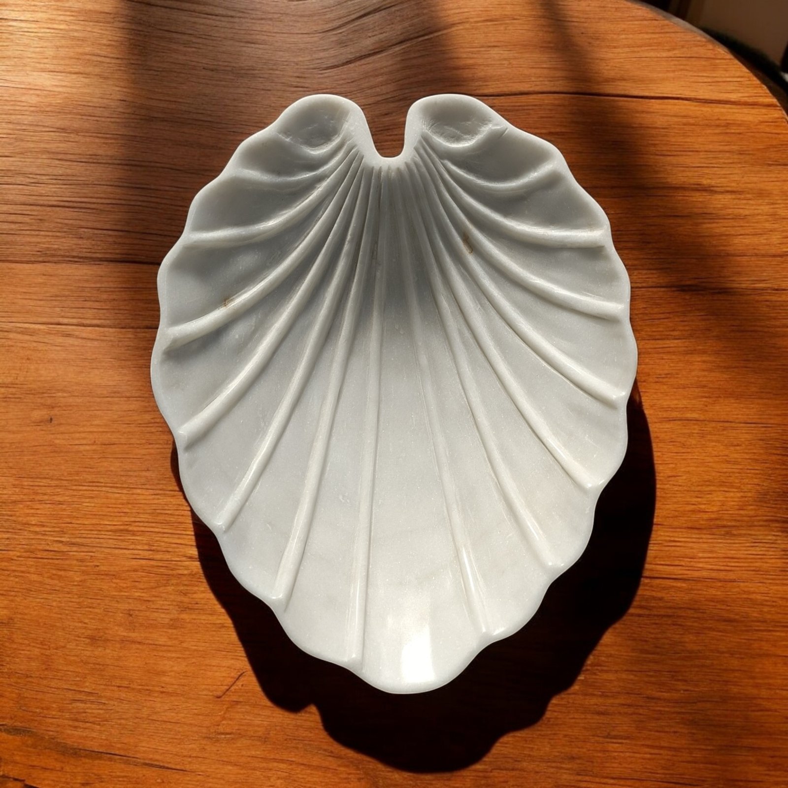 12 Inch White Marble Leaf Shaped Ruffle Bowl - Image 5