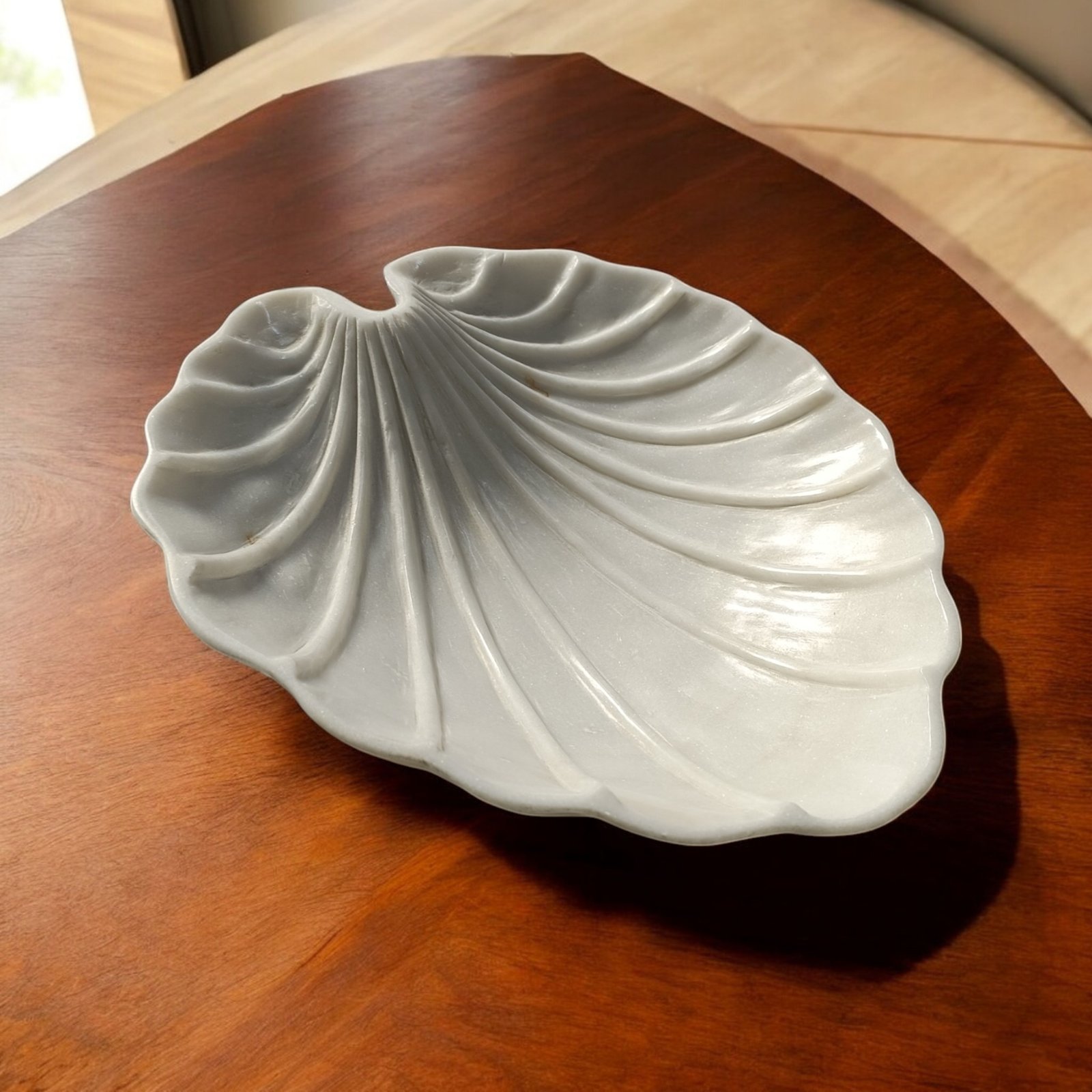 12 Inch White Marble Leaf Shaped Ruffle Bowl - Image 4