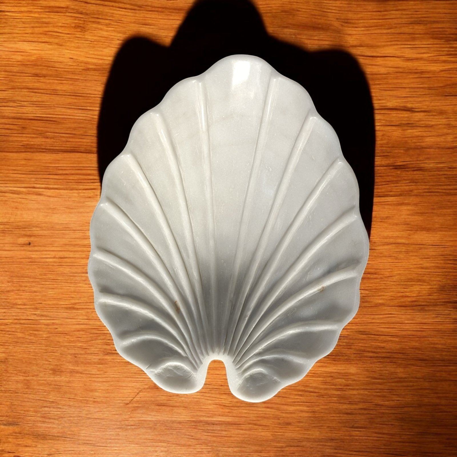 12 Inch White Marble Leaf Shaped Ruffle Bowl - Image 3